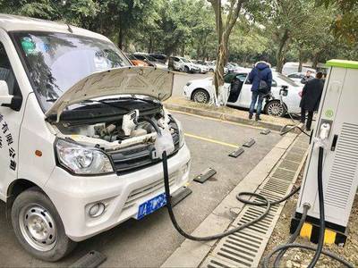 成都最大電動(dòng)汽車(chē)公共充電站投運(yùn) 日充電500輛，緩解“里程焦慮”？