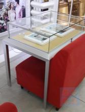 影樓展示柜選購全攻略 打造吸睛櫥窗，提升店面形象與業績